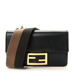 FENDI 
Vitello King Mini Flat Baguette Black